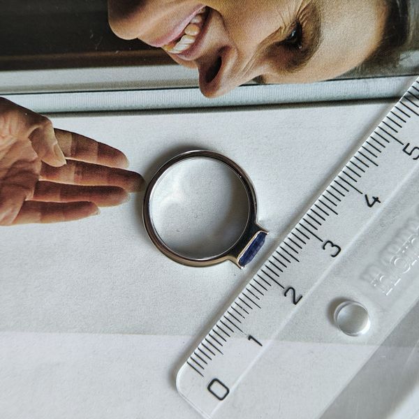 Срібна каблучка LoveR тонка з натуральним сапфіром прямокутної форми 17.5 розмір 221346817.5 Срібна каблучка LoveR тонка з натуральним сапфіром прямокутної форми фото з каталогу