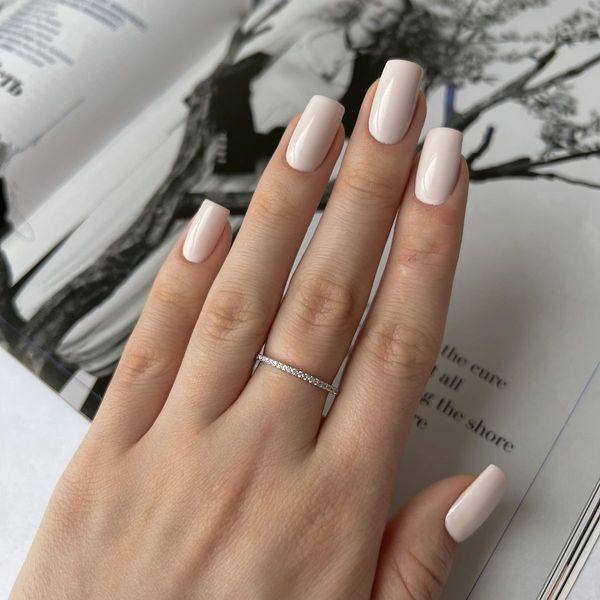 Серебряное кольцо с фианитами круглой формы по шинке LoveR 918930802 Серебряное кольцо с фианитами круглой формы по шинке LoveR фото с каталога