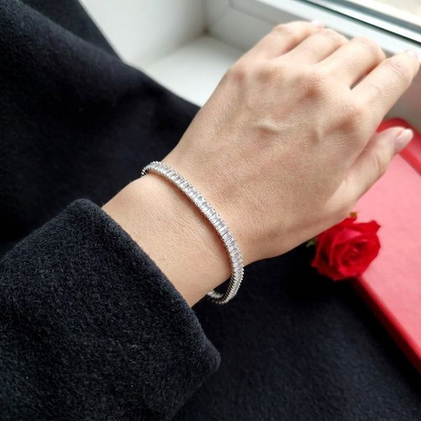 Серебряный браслет LoveR с фианитами в минималистичном дизайне, серебро 925
