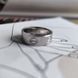 купити срібний виріб Срібна каблучка LoveR з гладкою формою у вигляді гвинтів та рельєфним дизайном без вставок 18.5 розмір фото 5 - фотографія з каталогу
