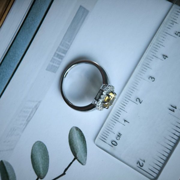 Серебряное кольцо Серебряные изделия с цитрином nano 1.538ct, вес изделия 3,14 гр (2189930) 17 размер 710399812  фото с каталога