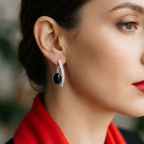 Срібні сережки LoveR з оніксом чорного кольору овальної форми з фіанітовою доріжкою та англійським замком, срібло 925