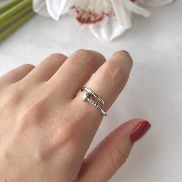 Серебряное кольцо SilverThin с без камней, вес изделия 2,63 гр (2147701) 19 размер 214770119 Серебряное кольцо с гладкой формой в виде гвоздя без вставок фото с каталога