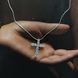 купити срібний виріб Срібна підвіска-хрестик LoveR з рядом фіанітів у крапановому закріпленні фото 5 - фотографія з каталогу