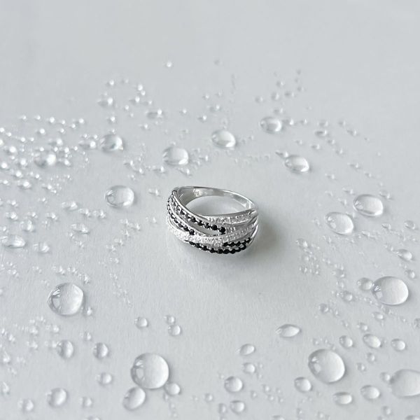 Серебряное кольцо SilverThin с фианитами, вес изделия 6,39 гр (2152613) 19 размер 913162512  фото с каталога