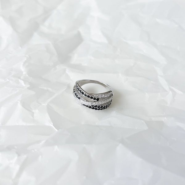 Серебряное кольцо SilverThin с фианитами, вес изделия 6,39 гр (2152613) 19 размер 913162512  фото с каталога
