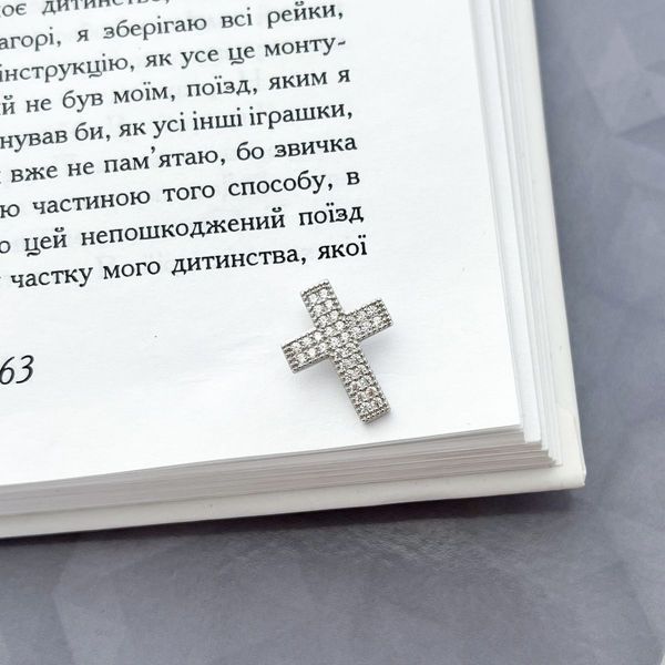 Срібний хрестик з фіанітами, закріпка паве 1192412 Срібний хрестик з фіанітами, закріпка паве фото з каталогу