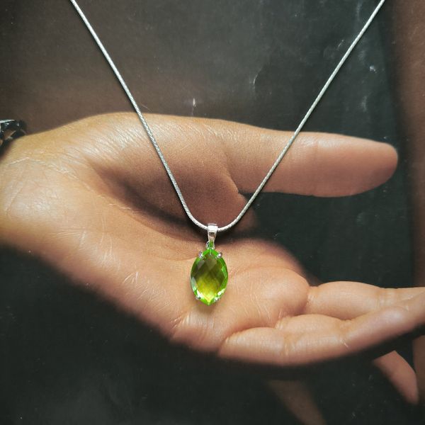Срібна підвіска LoveR з хризолітом маркізової форми 60002472 Срібна підвіска LoveR з хризолітом маркізової форми фото з каталогу