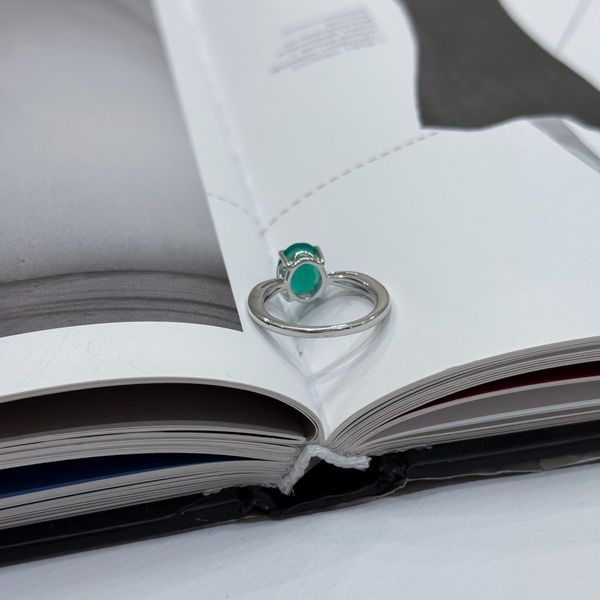 Серебряное кольцо SilverThin с натуральным агатом 2.323ct, вес изделия 3,14 гр (2171010) 18 размер 710101712 Серебряное кольцо LoveR с круглой вставкой зелёного агата фото с каталога