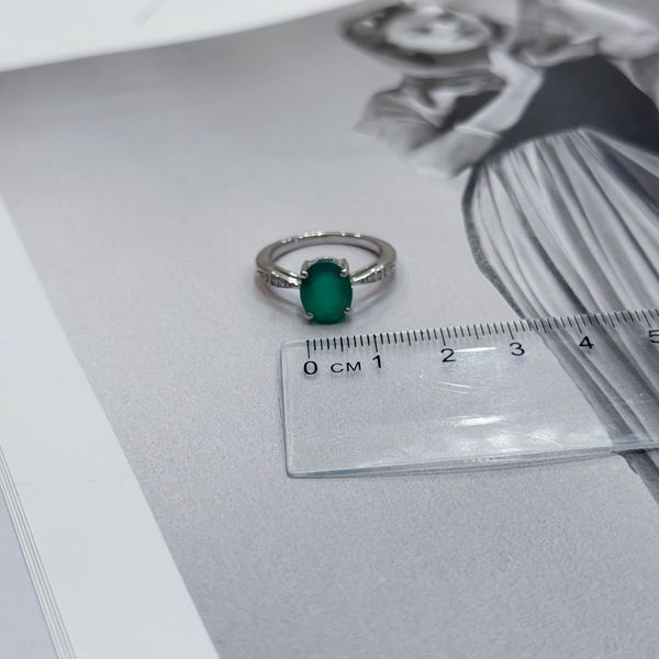 Серебряное кольцо SilverThin с натуральным агатом 2.323ct, вес изделия 3,14 гр (2171010) 18 размер 710101712 Серебряное кольцо LoveR с круглой вставкой зелёного агата фото с каталога