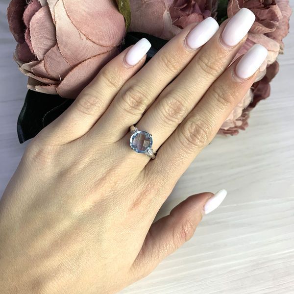 Серебряное кольцо LoveR с крупным натуральным топазом круглой формы и фианитовыми акцентами 17 размер 204976017 Серебряное кольцо LoveR с крупным натуральным топазом круглой формы и фианитовыми акцентами фото с каталога