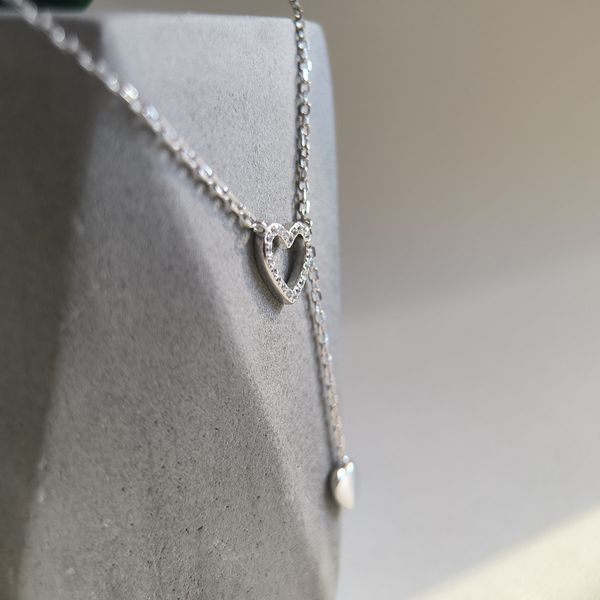 Срібне кольє LoveR з підвіскою у формі серця та фіанітами 45-50 см 2208846450500 Срібне кольє LoveR з підвіскою у формі серця та фіанітами фото з каталогу