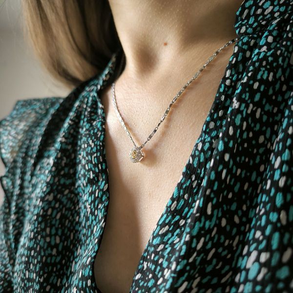 Серебряная подвеска с круглым цитрином нано и фианитами 3700912 Серебряная подвеска с круглым цитрином нано и фианитами фото с каталога
