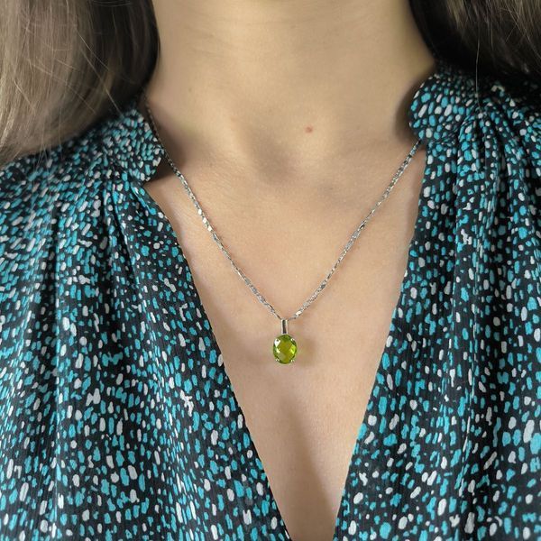 Срібна підвіска LoveR з хризолітом 60002311 Срібна підвіска LoveR з хризолітом фото з каталогу
