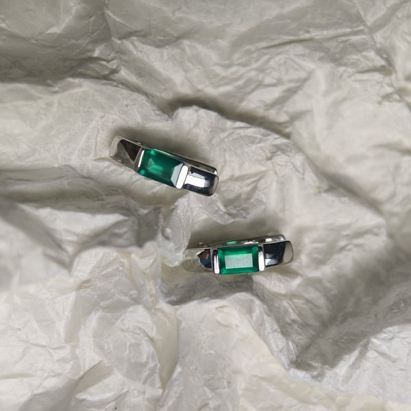 Срібні сережки LoveR з натуральним агатом прямокутної форми у широкій оправі 2213390 Срібні сережки LoveR з натуральним агатом прямокутної форми у широкій оправі фото з каталогу