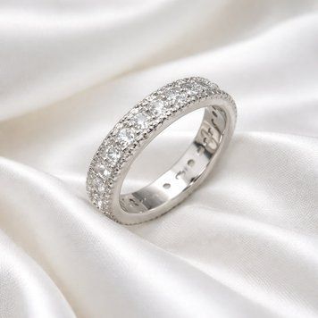 Серебряное кольцо с фианитами вес изделия 813590612 Срібна каблучка LoveR з потрійною доріжкою фіанітів фото з каталогу