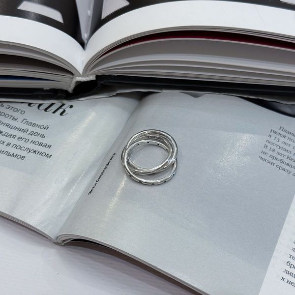 Серебряное кольцо с переплетённым дизайном и внутренними фианитами 18 размер 216032818 Серебряное кольцо с переплетённым дизайном и внутренними фианитами фото с каталога