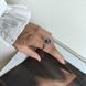 купить серебряное изделие Серебряное кольцо с фианитом в форме подушки и круглой вставкой 18.5 размер фото 7 - фотография из каталога