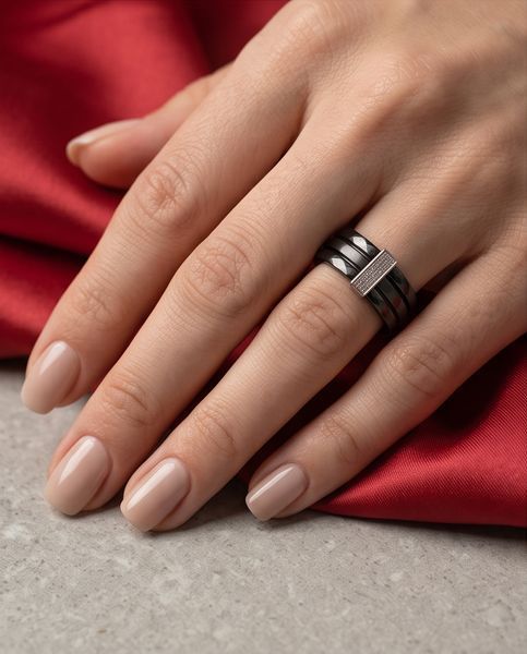 Серебряное кольцо LoveR с чёрной керамикой и вставками фианита 18 размер 818616881 Серебряное кольцо LoveR с чёрной керамикой и вставками фианита фото с каталога
