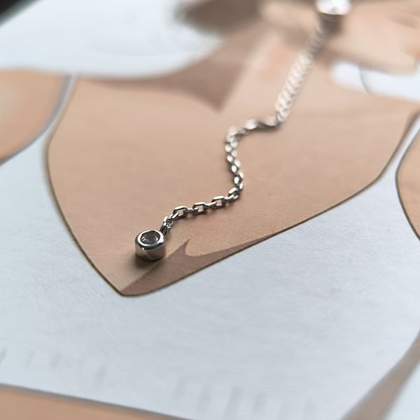 Серебряное колье LoveR с подвеской-каплей и каскадной цепочкой с фианитом 45-50 см 2197041450500 Серебряное колье LoveR с подвеской-каплей и каскадной цепочкой с фианитом фото с каталога