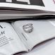 купить серебряное изделие Серебряное кольцо с перекрёстным дизайном и вставками фианитов 17 размер фото 2 - фотография из каталога