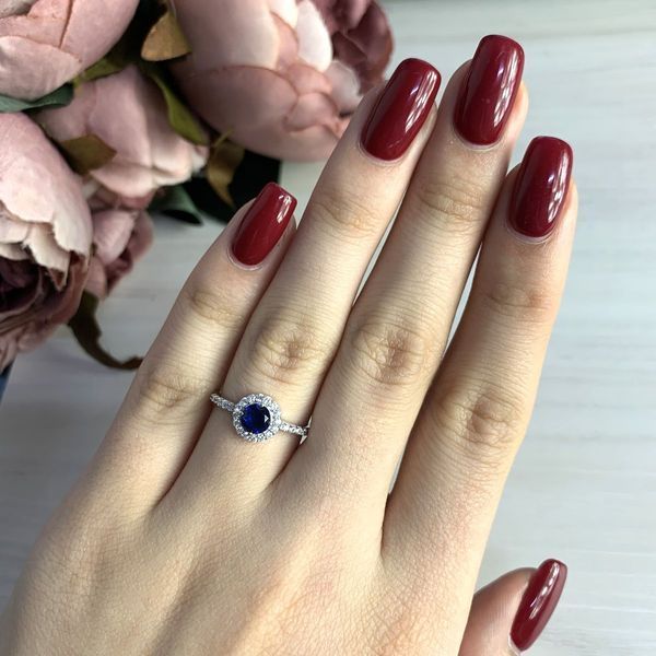 Серебряное кольцо LoveR с сапфиром nano в классическом ореоле с фианитами 17.5 размер 5716958891 Серебряное кольцо LoveR с сапфиром nano в классическом ореоле с фианитами фото с каталога