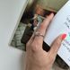 купить серебряное изделие Серебряное кольцо LoveR с фианитами в форме карабина 18 размер фото 6 - фотография из каталога