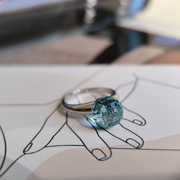 Серебряное кольцо SilverThin с фианитами, вес изделия 3,65 гр (60002220) 17 размер 7102220006  фото с каталога