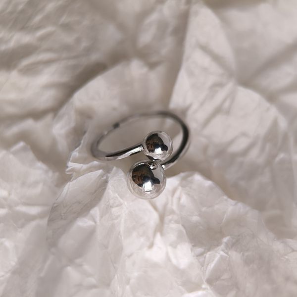 Серебряное кольцо LoveR с двумя гладкими серебряными шариками разного размера 18 размер 221494618 Серебряное кольцо LoveR с двумя гладкими серебряными шариками разного размера фото с каталога
