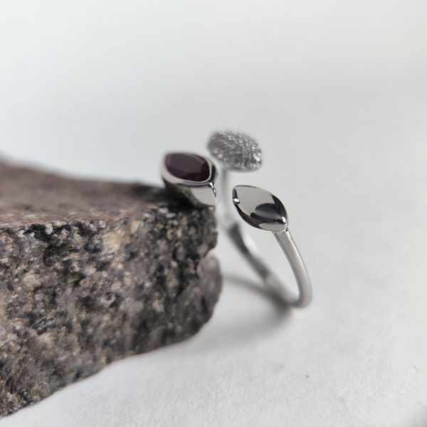 Серебряное кольцо SilverThin с искусственным гранатом nano 1.216ct, вес изделия 3,63 гр (60002413) 19 размер 6000241319  фото с каталога