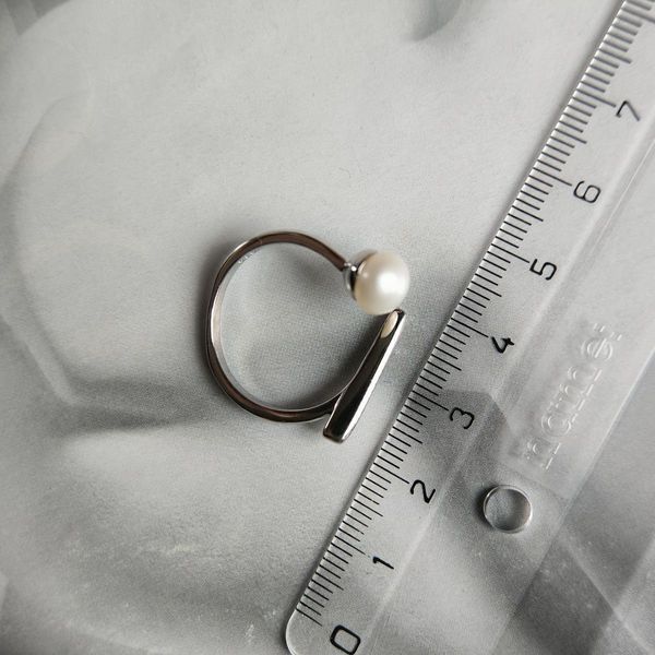 Срібна каблучка LoveR відкрита з натуральною перлиною 19 розмір, срібло 925