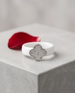 Серебряное кольцо LoveR с белой керамикой и вставкой фианитов в форме цветка-клевера 17.5 размер 144420717.5 Серебряное кольцо LoveR с белой керамикой и вставкой фианитов в форме цветка-клевера фото с каталога