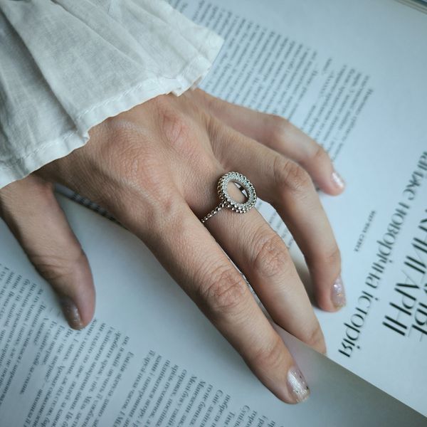Срібна каблучка LoveR з круглим контуром із намистинками та фіанітами 17.5 розмір, срібло 925