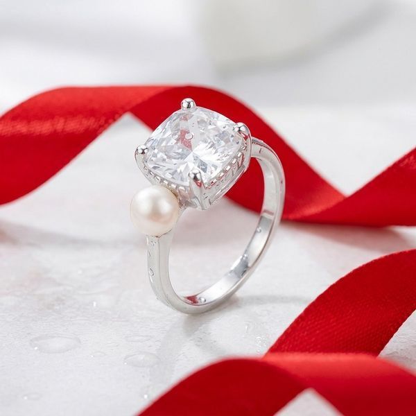 Серебряное кольцо LoveR с натуральным жемчугом и прозрачным камнем квадрат 18 размер, серебро 925
