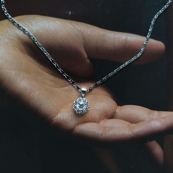Серебряная подвеска 925 пробы с круглыми фианитами в цветочной форме 70120006 Серебряная подвеска 925 пробы с круглыми фианитами в цветочной форме фото с каталога