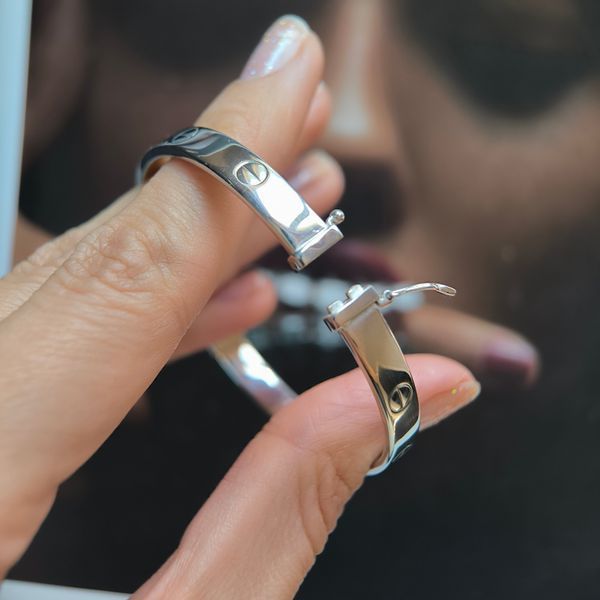 Срібний браслет LoveR жорсткий з декоративними вставками без каменів, срібло 925