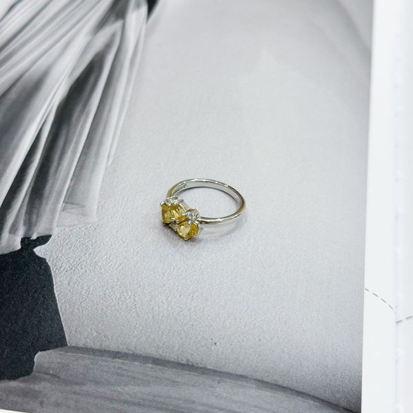 Серебряное кольцо Серебряные изделия с цитрином nano 1.14ct, вес изделия 2,39 гр (2171911) 17 размер 711191712  фото з каталогу