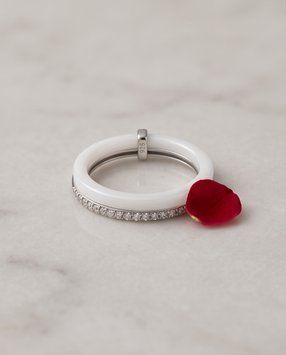 Серебряное кольцо LoveR с белой керамикой и аккуратной дорожкой фианитов 18 размер 121366718 Серебряное кольцо LoveR с белой керамикой и аккуратной дорожкой фианитов фото с каталога