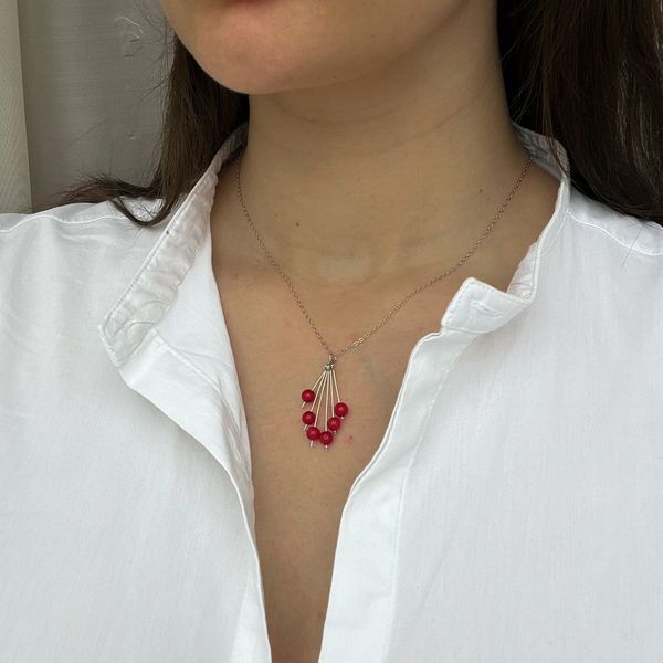 Серебряное колье "Калина" с кораллом 40-45 см 0050243281312 Серебряное колье "Калина" с кораллом &ndash; символ изысканности и традиций фото с каталога
