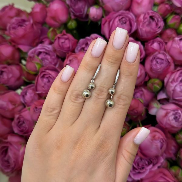 Срібні сережки LoveR з двома гладкими срібними кульками різного розміру та фіанітами 2175520 Срібні сережки LoveR з двома гладкими срібними кульками різного розміру та фіанітами фото з каталогу