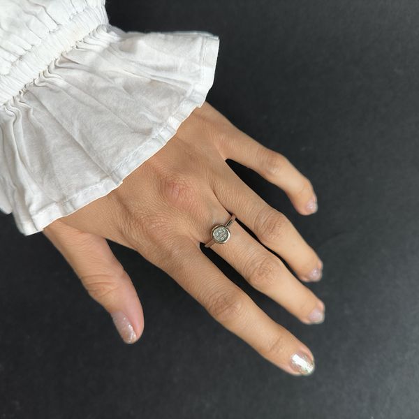 Срібна каблучка LoveR з круглою площадкою з фіанітів 18 розмір, срібло 925