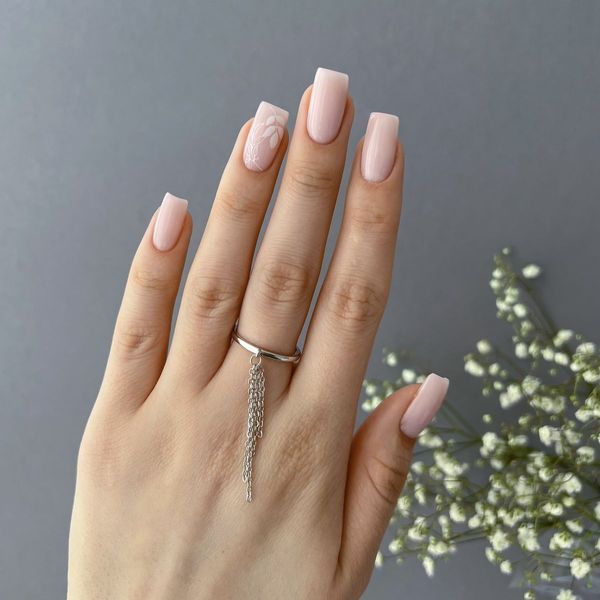 Серебряное кольцо SilverThin с без камней, вес изделия 1,56 гр (2142522) 16 размер 5712252412 Серебряное кольцо LoveR с подвесными цепочками в минималистичном дизайне фото с каталога