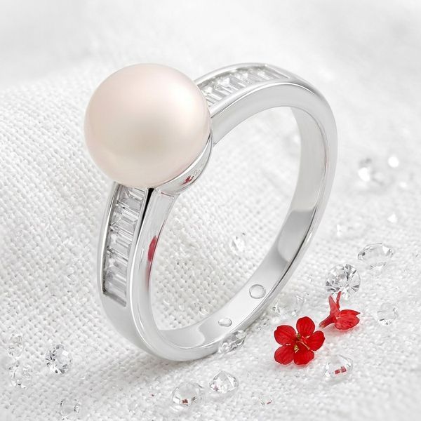 Серебряное кольцо LoveR с жемчугом и фианитами 18 размер, серебро 925