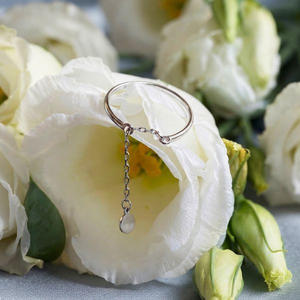 Серебряное кольцо LoveR тонкое с цепочкой и подвеской-кругом, серебро 925